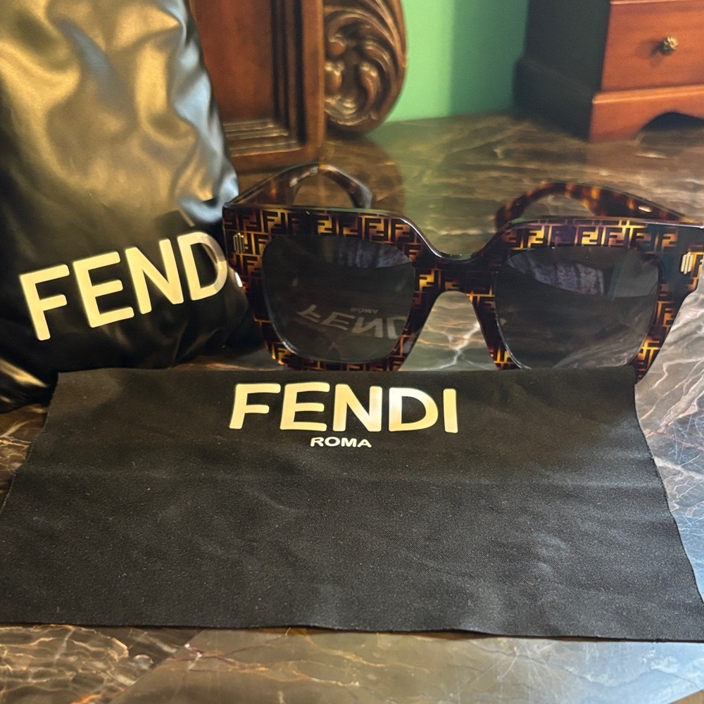 Fendi Women's Black and Brown Sunglasses